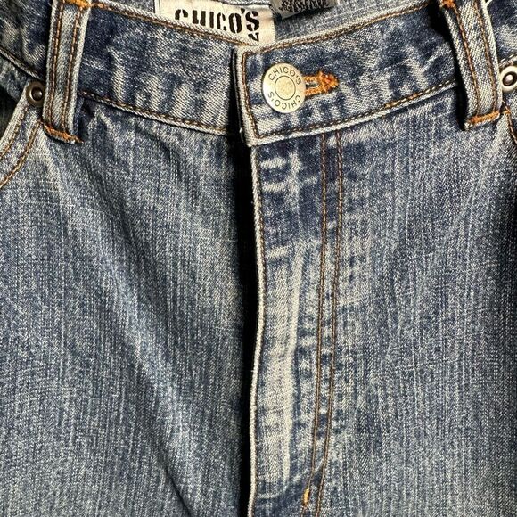 EUC CHICO’s Women’s Relax Fit Blue Jeans - Size 2 = Size 12 - Picture 3 of 8